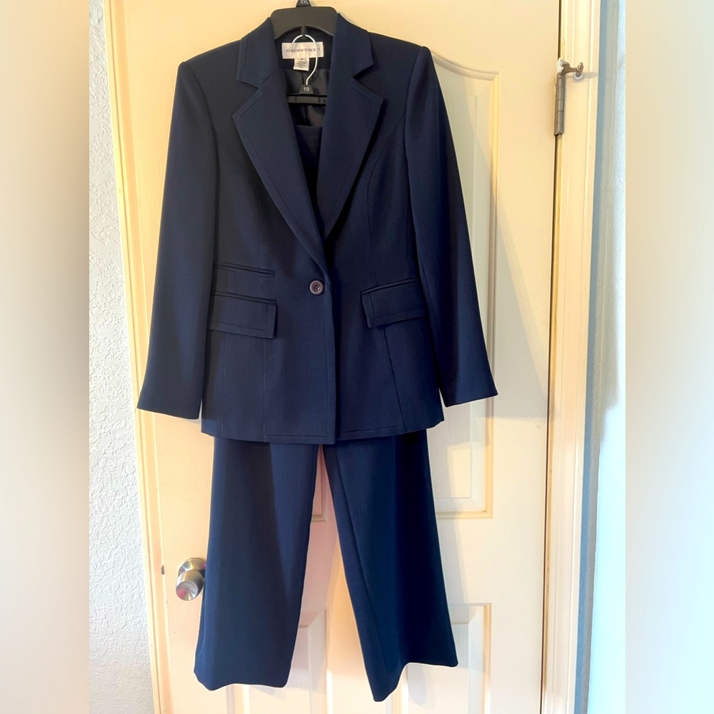 Jones New York Suit. Navy Blue. Size 6. New.